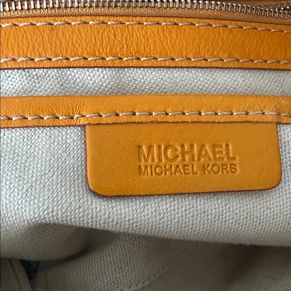 Michael Kors Studded yellow leather Shoulder Bag - Picture 6 of 7